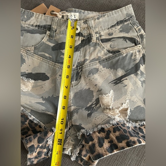 POL Camo & Leopard Print Distressed Denim Shorts Small Mixed Media NWT - Picture 8 of 9